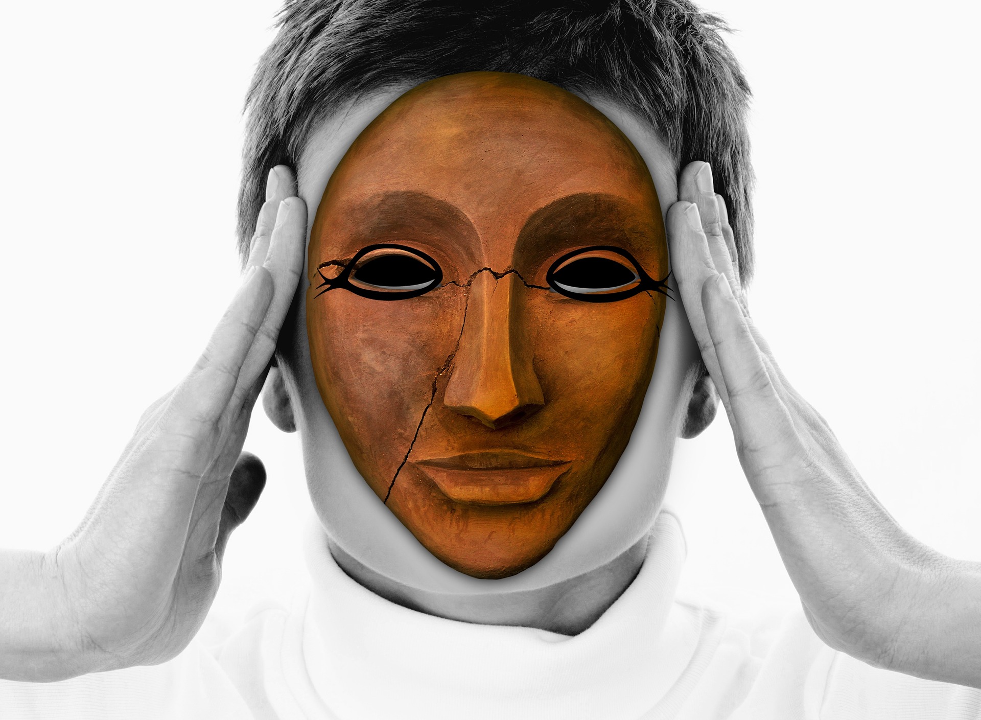 linkedin-scam-face-mask-hidden-identity